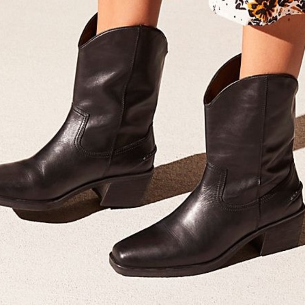 Black Western Style Boots- Size 40 (9)